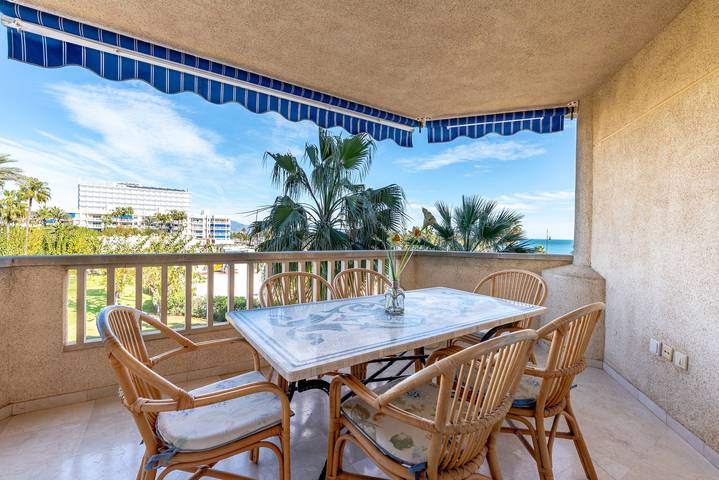Ganze Wohnung, Wunderschönes Apartment Costa Lago am Strand mit Pool, Wlan und Meerblick; Parkplätze vorhanden in Playa de Playamar, Torremolinos