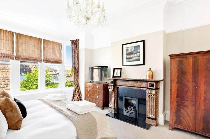 Luxury Harrogate townhouse apartment with parking in Nidderdale AONB