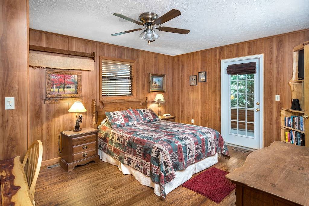 Cosby Rustic behandeln! W / Wrap-around-Veranda, Whirlpool, Wlan & eine Rock-Feuerstelle! in Cosby (TN), Cocke County