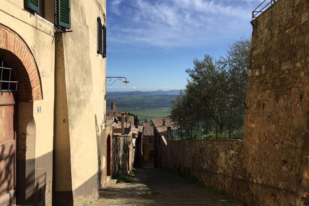 Appartamento intero, Bellezza e serenità in un premio di Montalcino Località che dormirà 4 adulti. in Montalcino, Val d’Orcia