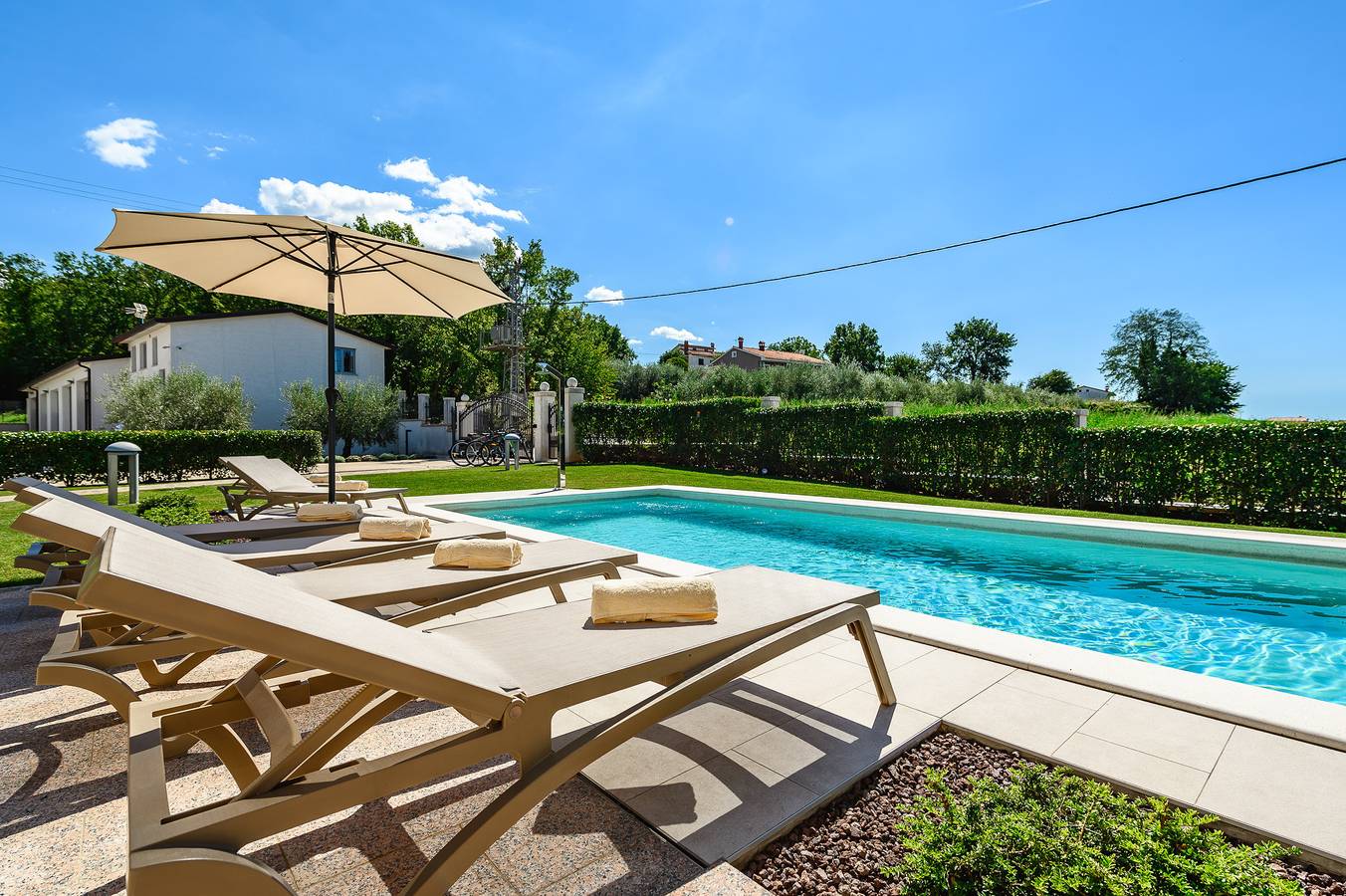 Ganze Wohnung, Premium Apartment Silvia with pool in Vizinada, Zentralistrien