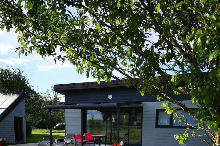 Gîte pour 4 personnes, avec terrasse ainsi que jardin et piscine dans Doye