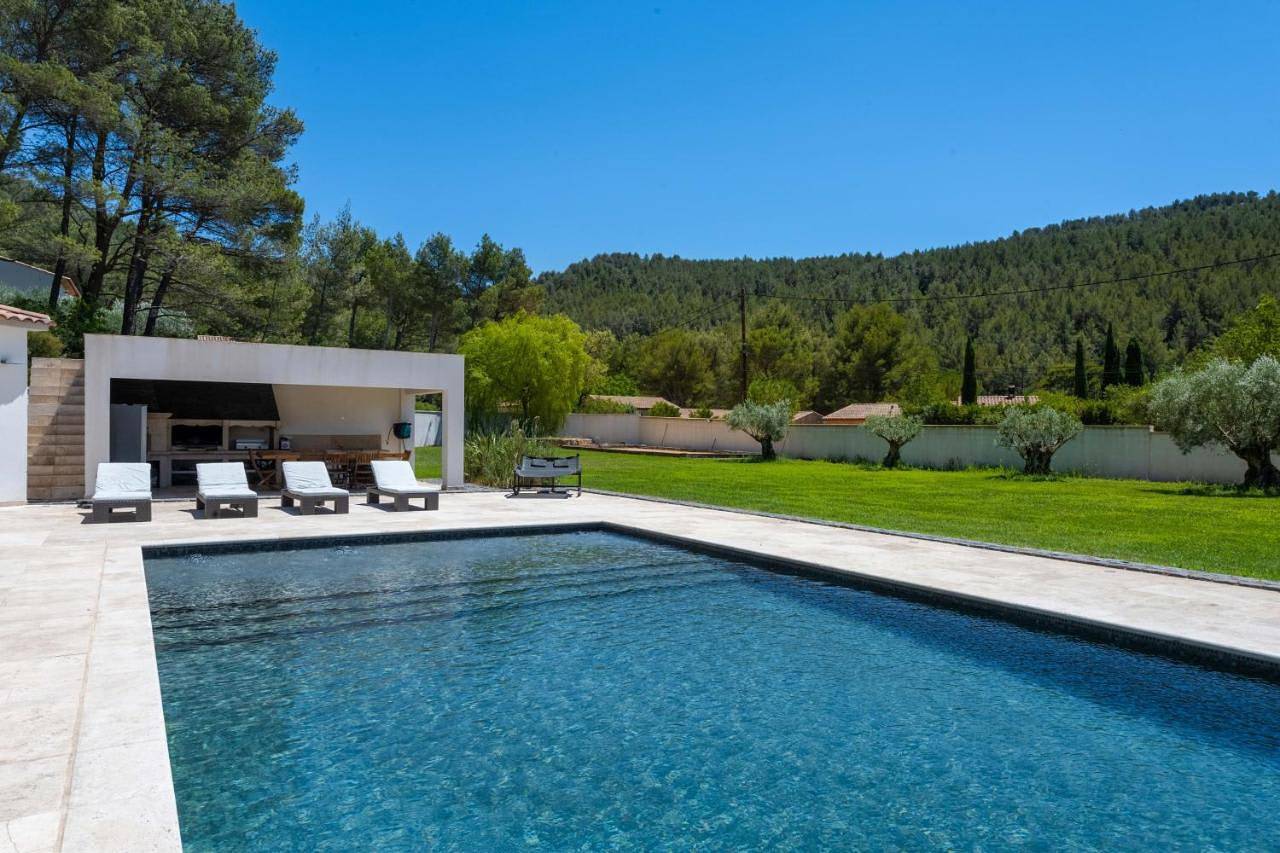 Villa with heated swimming pool, spa, gym and cinema in Cuges-les-Pins, Marseille region