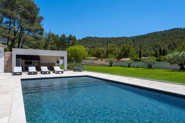 Villa with heated swimming pool, spa, gym and cinema in Cuges-les-Pins, Marseille und Umgebung