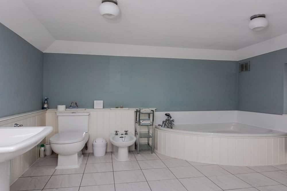 Grebe Cottage Bonchurch Isle of Wight . Idyllic setting. in Ventnor, Isle of Wight
