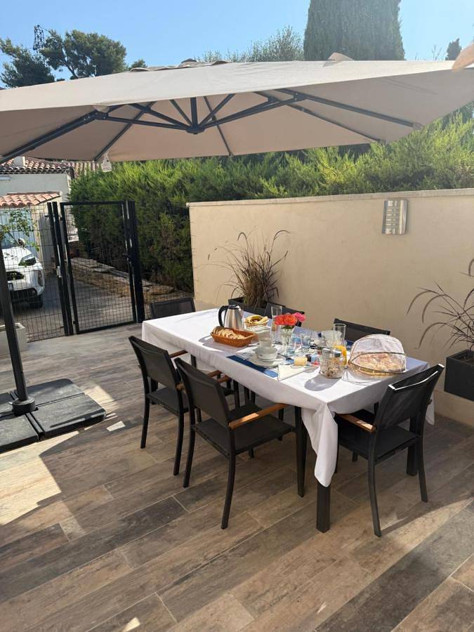 Chambre d’hôte pour 4 personnes, avec vue ainsi que terrasse et jardin à la La Ciotat - 4