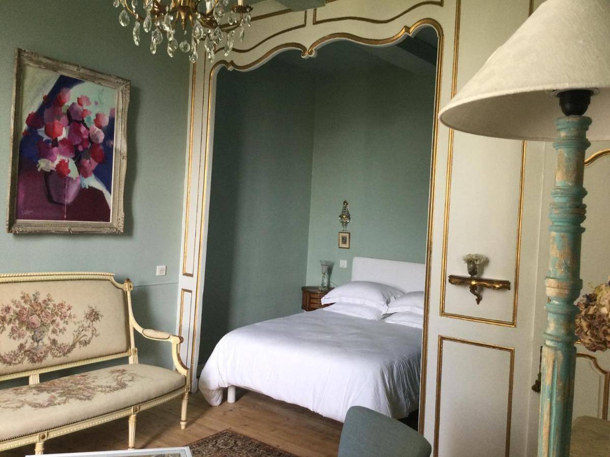 Double Room with Garden View in Saint-Jean-d'Angély, Région de Saint-Jean-d'Angély