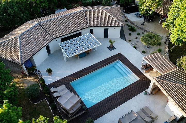 Location de vacances pour 10 personnes, avec jardin et terrasse, animaux acceptés à Labastide-de-Virac