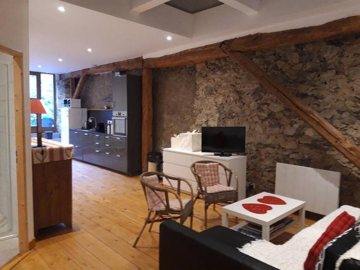 Maison de campagne pour 8 personnes, avec jardin et vue, animaux acceptés à Saint-Léger