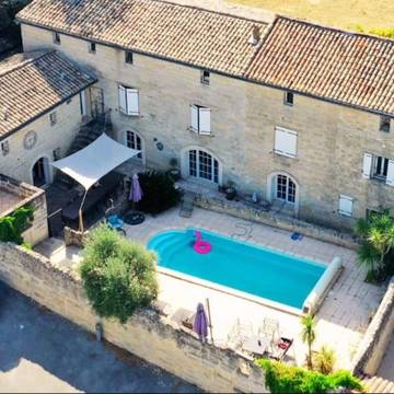 Gîte pour 18 personnes, avec vue ainsi que piscine et jardin à Sanilhac-Sagriès
