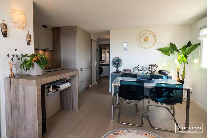 Gîte pour 4 personnes, avec piscine ainsi que balcon et vue dans Plage de la Farinette - 4