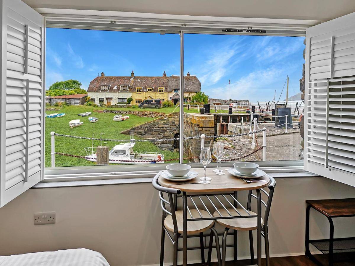 Entire apartment, Harbour House Studio Porlock Weir in Porlock, Somerset