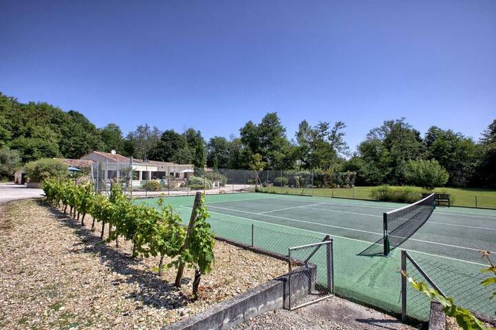 Location de vacances pour 14 personnes, avec piscine et jardin ainsi que sauna et jacuzzi à Carignan-de-Bordeaux - 4