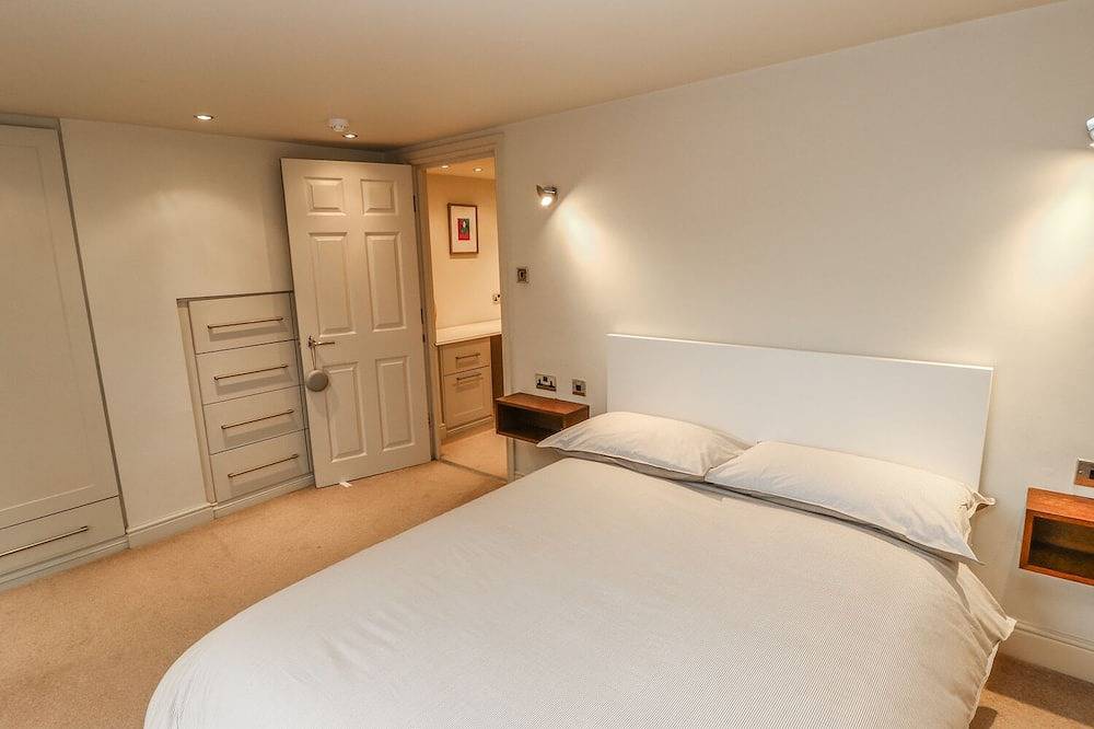 Belle Vue, pet friendly, character holiday cottage in Ilkley in Ilkley, West Yorkshire