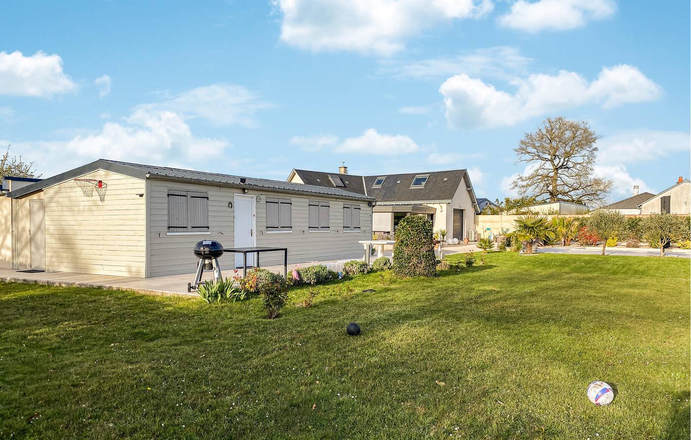 Retraite en bord de mer avec parking, piscine et jardin in Saint-Ouen-les-Vignes, Région de Tours