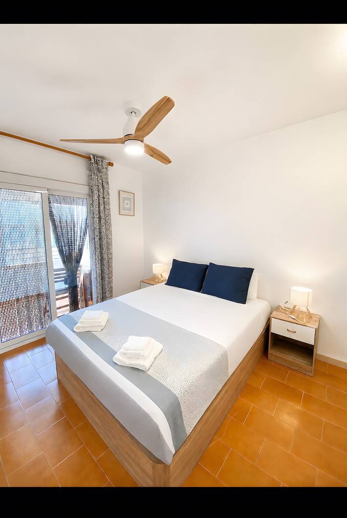 Apartamento entero, Casa Vacacional 'Can Vera Port' con Vista a la Montaña, Wi-Fi y Aire Acondicionado in Platja del Port (Llanca), Llansá
