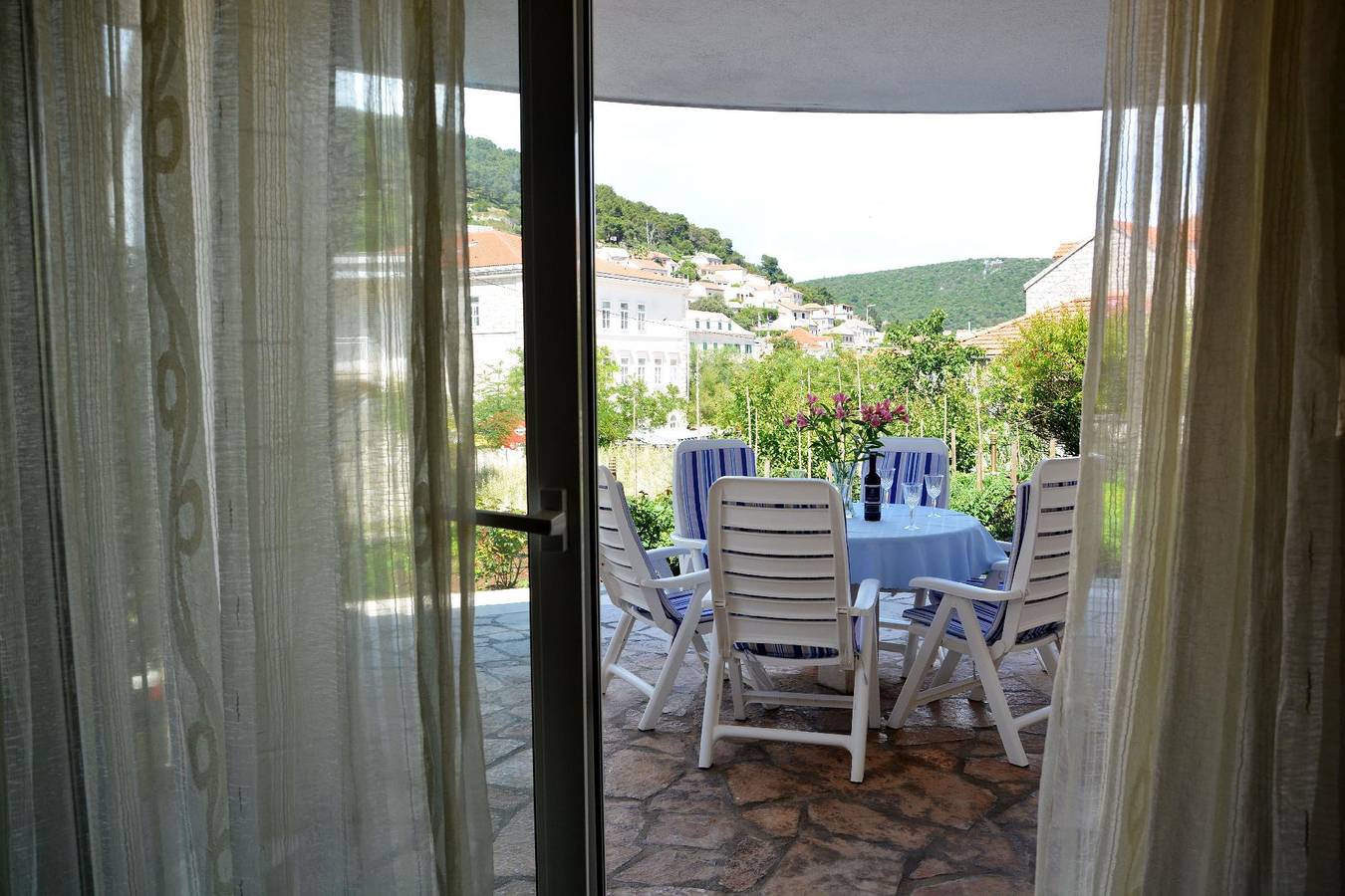 Ganze Ferienwohnung, Wohnung in Pučišća mit Grill, Terrasse und Garten und herrlichem Blick in Pucisca, Brac