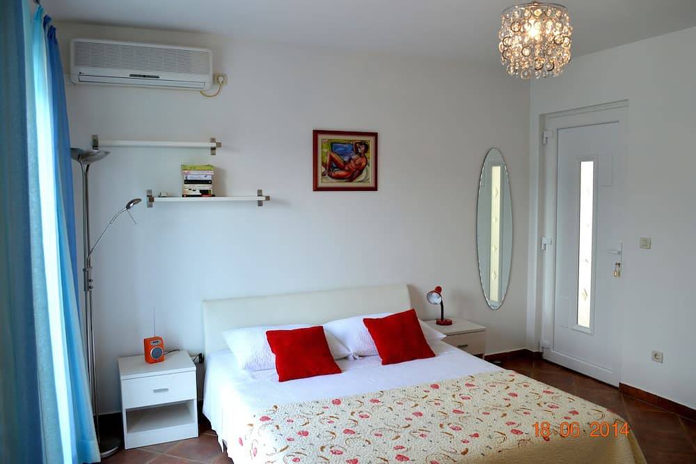 Entire apartment, Studio apartment Julia with balcony in Lapad in Dubrovnik, Grad Dubrovnik