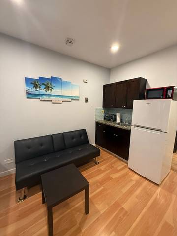 Vacation Apartment for 3 Guests in Hallandale Beach, Florida, Picture 2