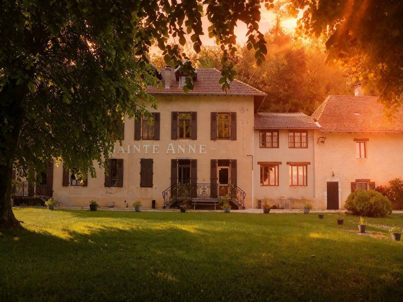 Chambre d’hôtes « L’attrape-rêves » : vue montagne, jardin partagé et Wi-Fi in Saint-Franc, Région de Chambéry
