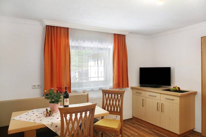 Ferienwohnung für 4 Personen, mit Balkon in See - 3