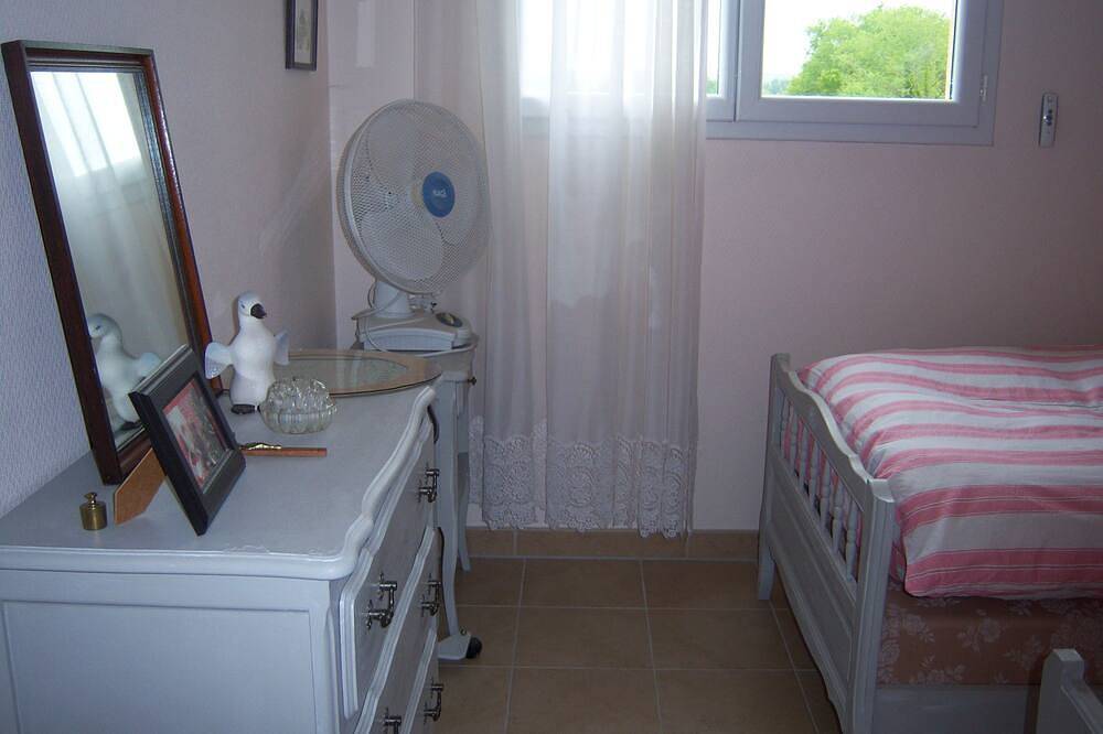 Entire apartment, Apartment in the extension of the guest house in the countryside near Bergerac in Bergerac, Périgord Pourpre