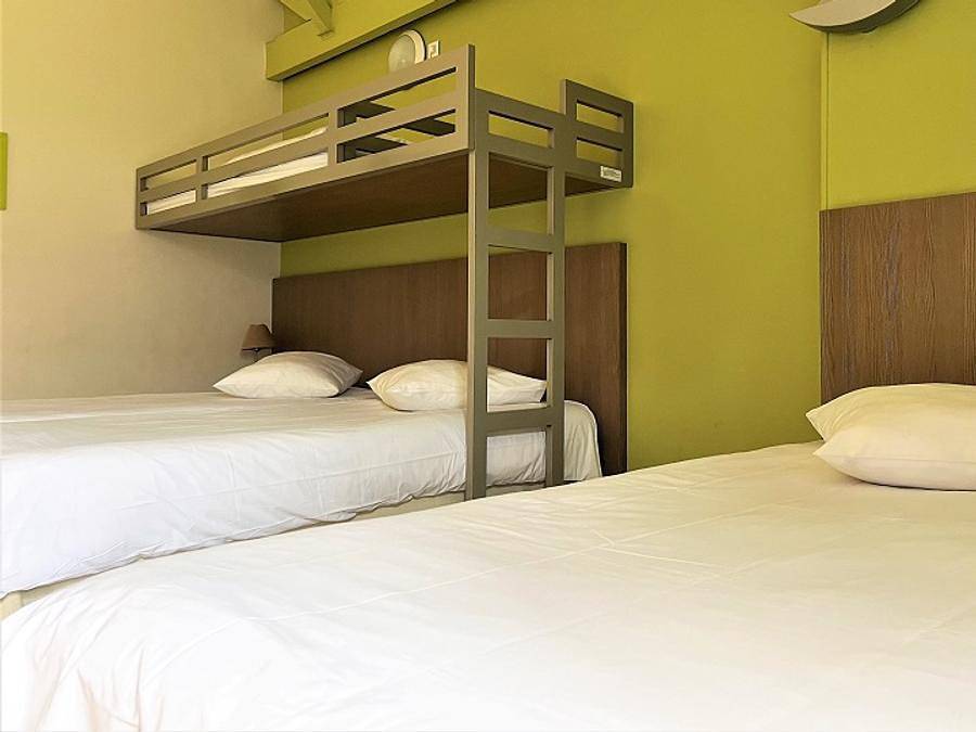 Camping Le Village loisirs de Goule - Chambre 4 personnes - Chambre quadruple in Bessais-le-Fromental, Saint-Amand-Montrond