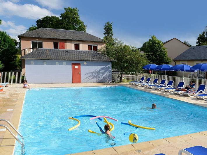 Agritourisme pour 4 personnes, avec balcon/terrasse ainsi que terrasse et piscine dans l' Aveyron