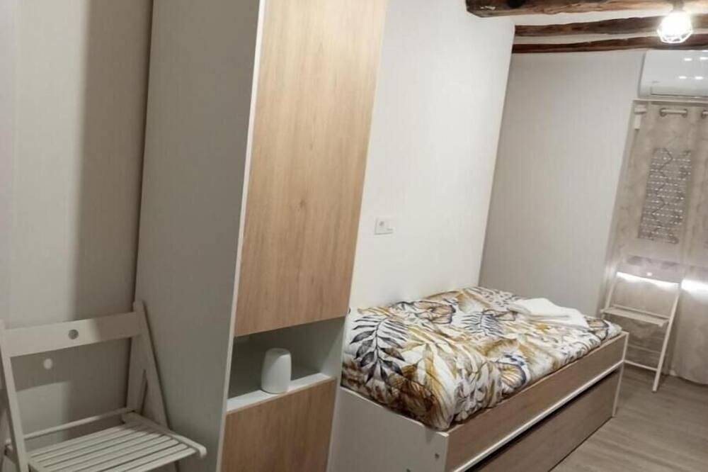 Entire apartment, Apartamento Dúplex para familias y amigos muy cerca de Senda Viva y Bardena Real in Arguedas, Navarra Province