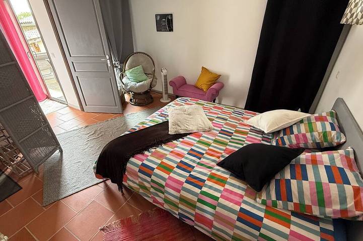 Location de vacances pour 2 personnes, avec terrasse ainsi que jardin et piscine à Pardailhan - 3