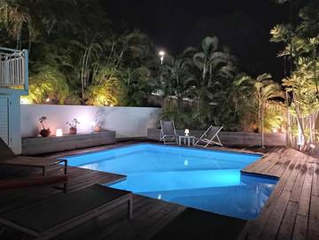 Gîte pour 4 personnes, avec piscine et jardin dans Plage de l’Anse Vinaigri