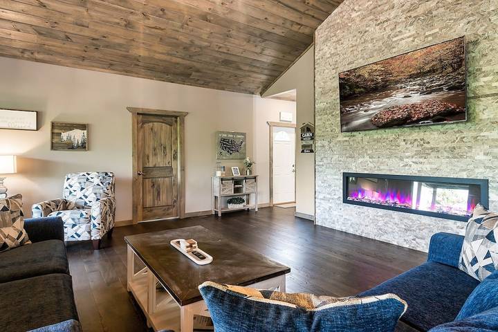 Glamping for 10 people, with terrace and hot tub in Great Smoky Mountains National Park