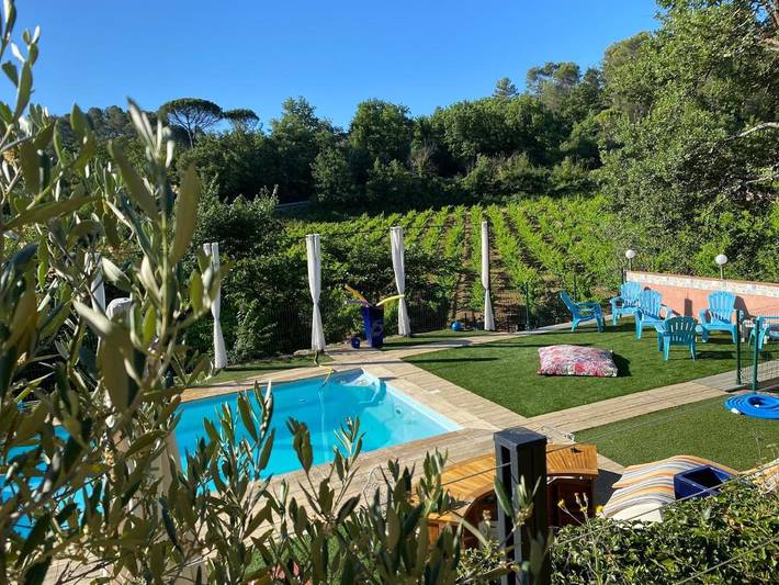 Chambre d’hôte pour 3 personnes, avec vue ainsi que piscine et jardin
