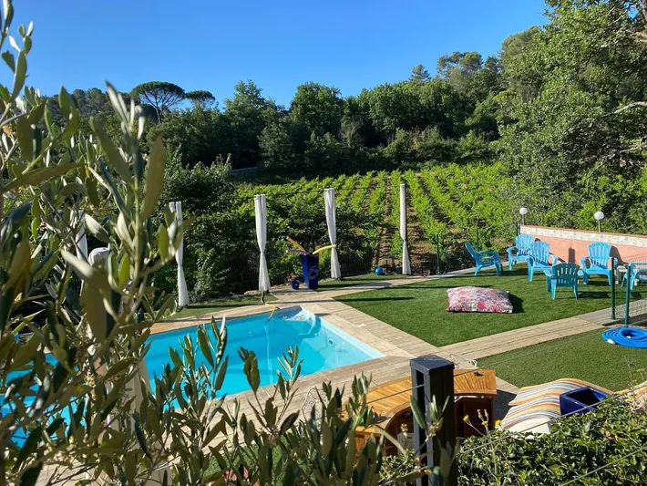 Alojamiento y desayuno para 3 personas, con jardín además de piscina y vistas - 1