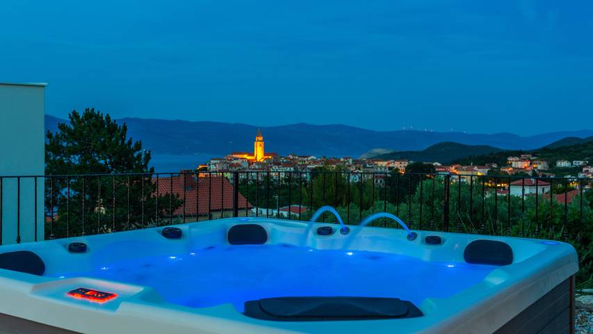 Villa pour 10 personnes, avec terrasse ainsi que jacuzzi et jardin à Vrbnik - 3