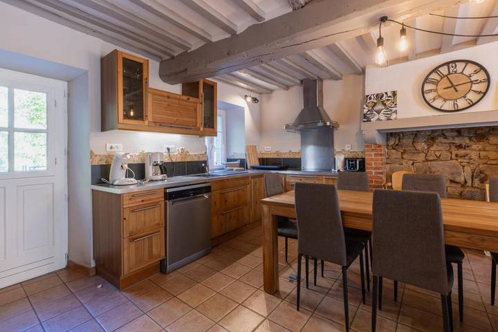 Location de vacances pour 15 personnes, avec jardin ainsi que piscine et vue, adapté aux familles à Montel-de-Gelat - 2