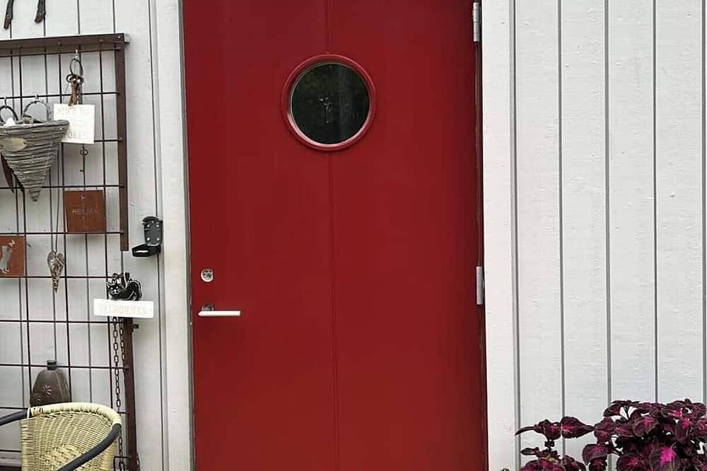 Modernes Seehaus mit Außenbadewanne und Kamin – ruhige Lage in Hudiksvall, Hälsingland