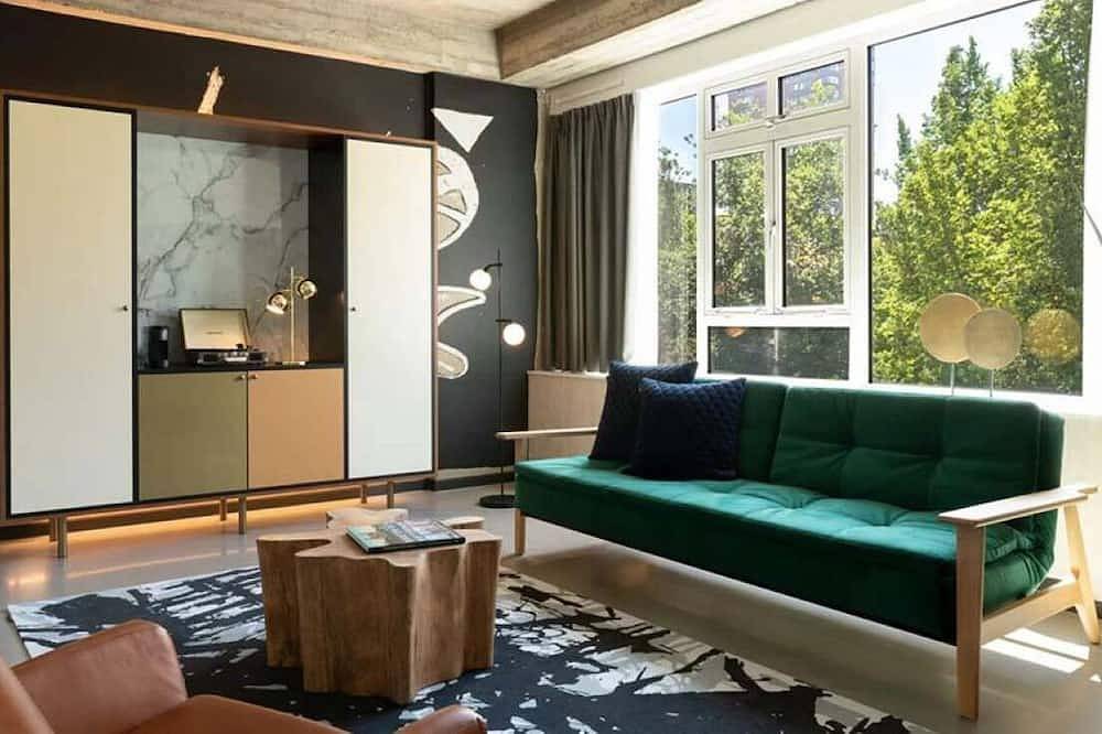 Art-Inspired Boutique Hotel Room in Central Rotterdam Near Restaurants & Shops in Rotterdam, Olanda Meridionale