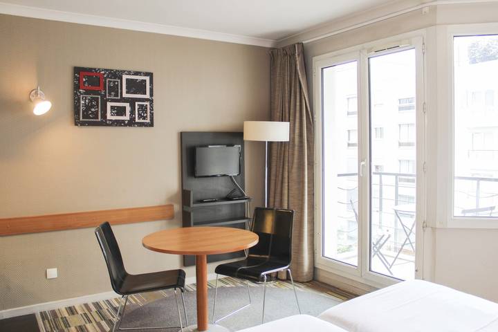 Gîte pour 2 personnes, avec balcon, adapté aux familles à Issy-les-Moulineaux - 2