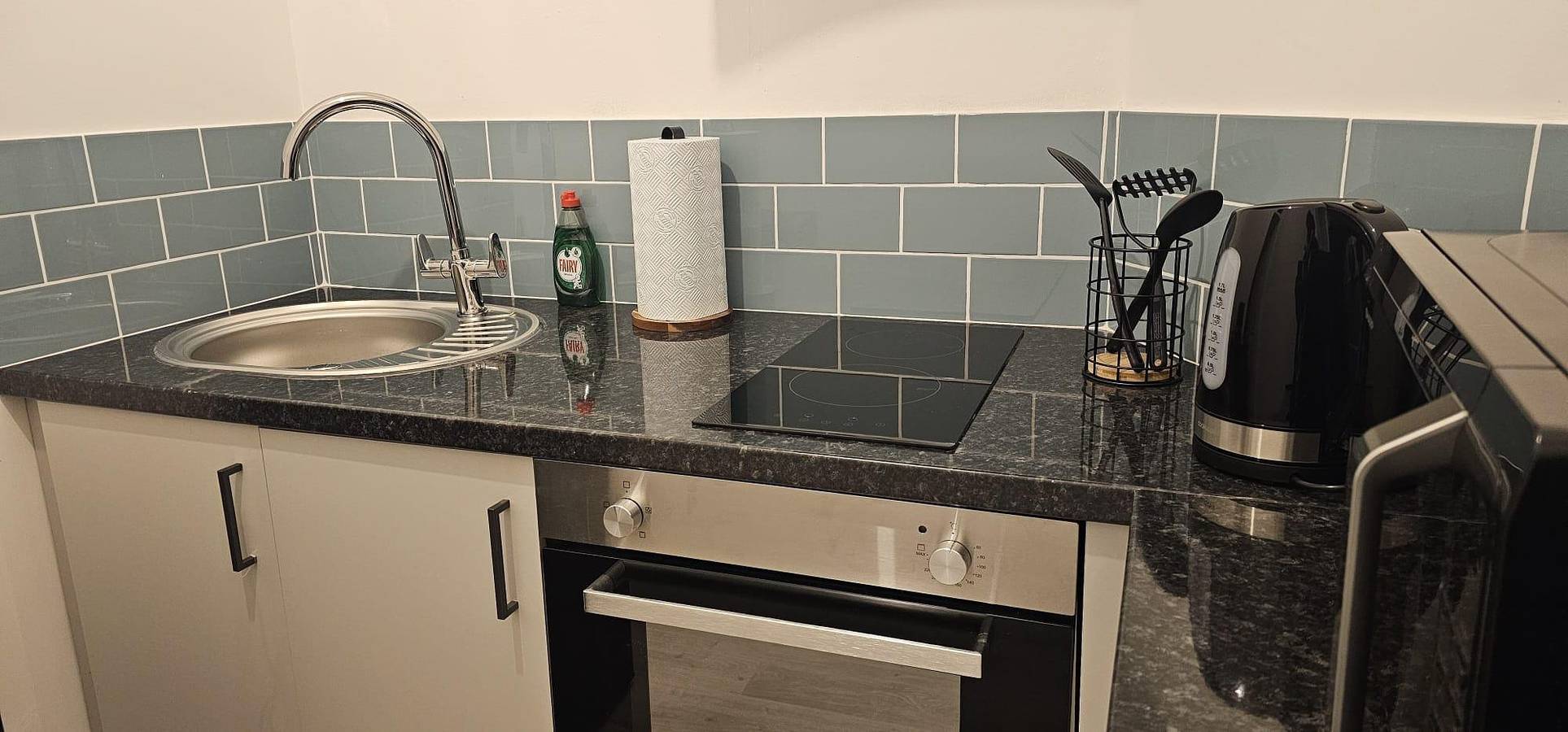 Ganzes Studio, Studio - Sleeps 2 - Ensuite and Private Kitchen in Reading, Berkshire