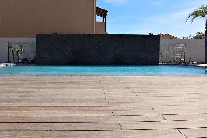 Appartement de vacances pour 4 personnes, avec balcon/terrasse ainsi que terrasse et piscine