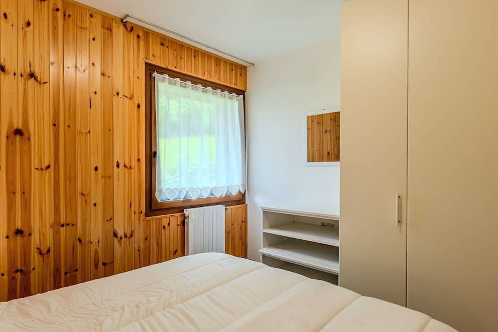 Apartamento entero, Bonito apartamento para 6 personas con Wifi, Tv, patio, vista panorámica y aparcamiento in Marilleva, Mezzana