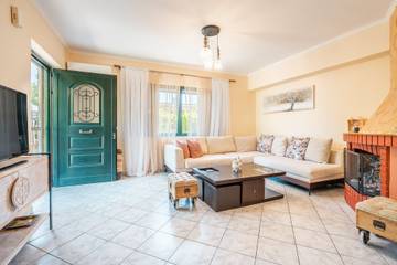 Villa for 6 Guests in Rhodes, Dodecanese, Picture 3