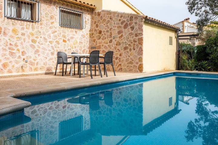 Villa "Casa Isabel & Mateo" close to the Beach with Pool, Garden & Wi-Fi in Cala Sant Vicenc, Pollença