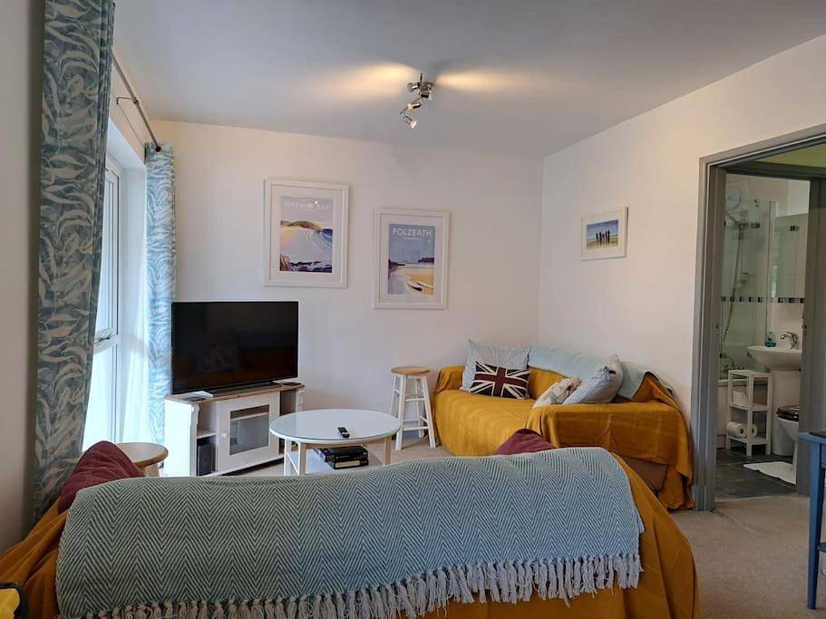 Entire apartment, Two-Bedroom Apartment in St Minver Lowlands, Pentire Point - Widemouth