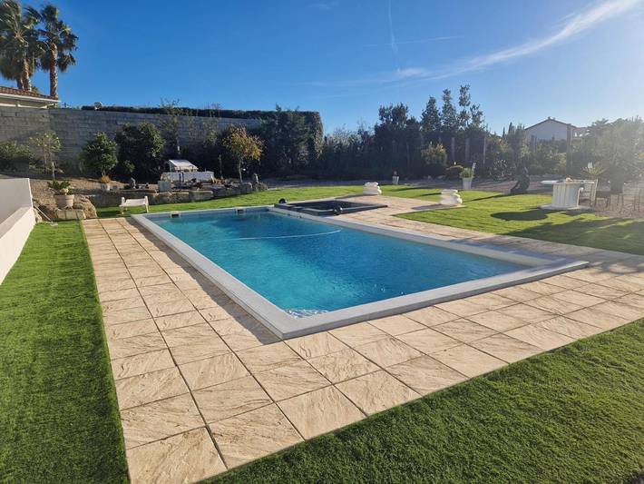 Appartement de vacances pour 4 personnes, avec piscine ainsi que terrasse et vue