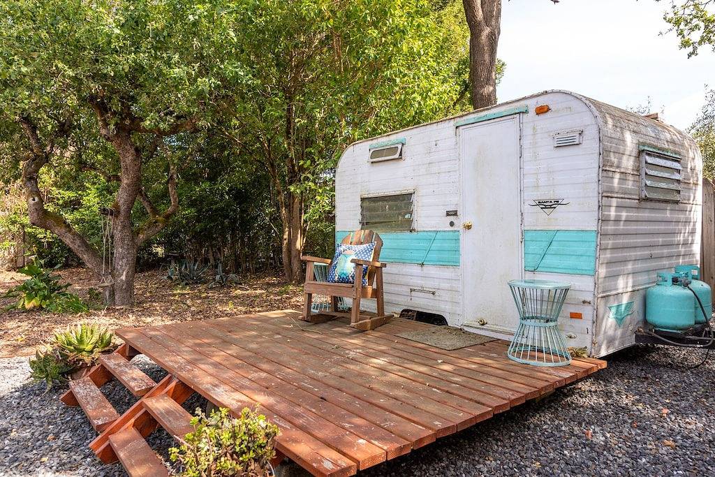 Mod Podge Lodge - Cottage an einer Straße am Highway 116 in der Nähe von Kaffee, Weingütern usw. in California North Coast