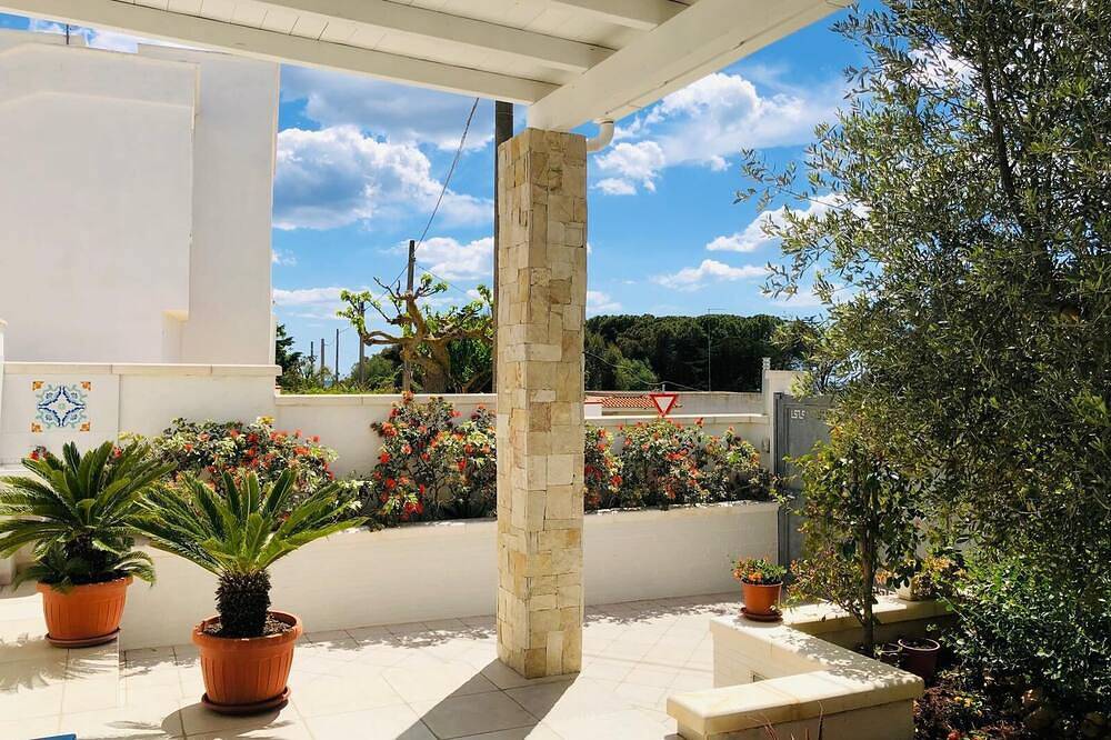 Location with a modern and luxury style, 80 meters from the sea. in Campomarino (Apulia), Gulf of Taranto