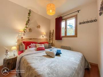 Chalet pour 7 personnes, avec terrasse et vue, animaux acceptés dans Valfréjus