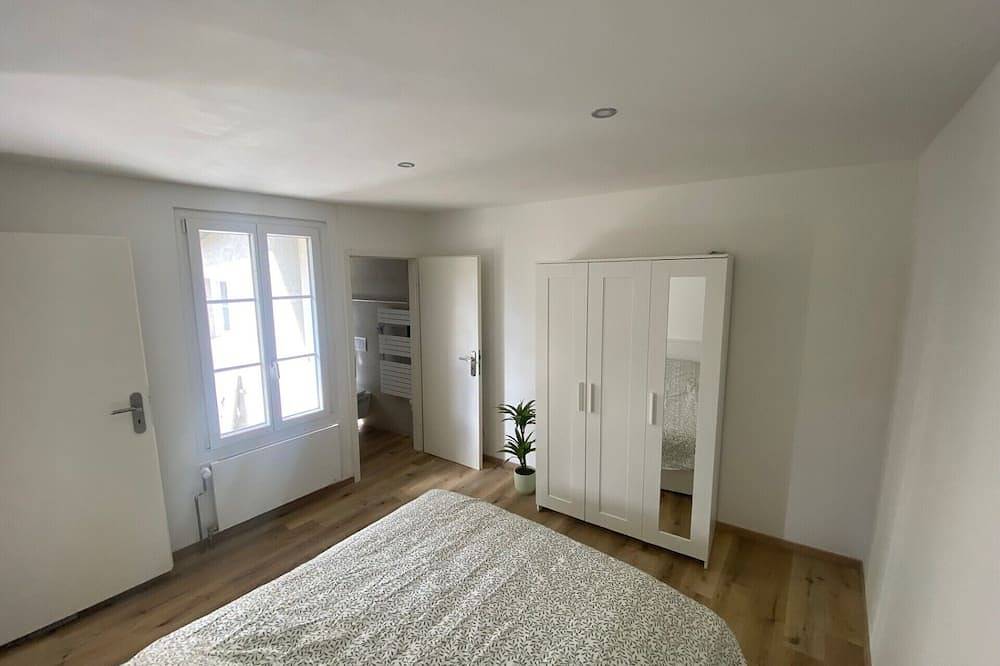 Cottage for 4 people in Geneva with a large garden in Thônex, Lake Geneva